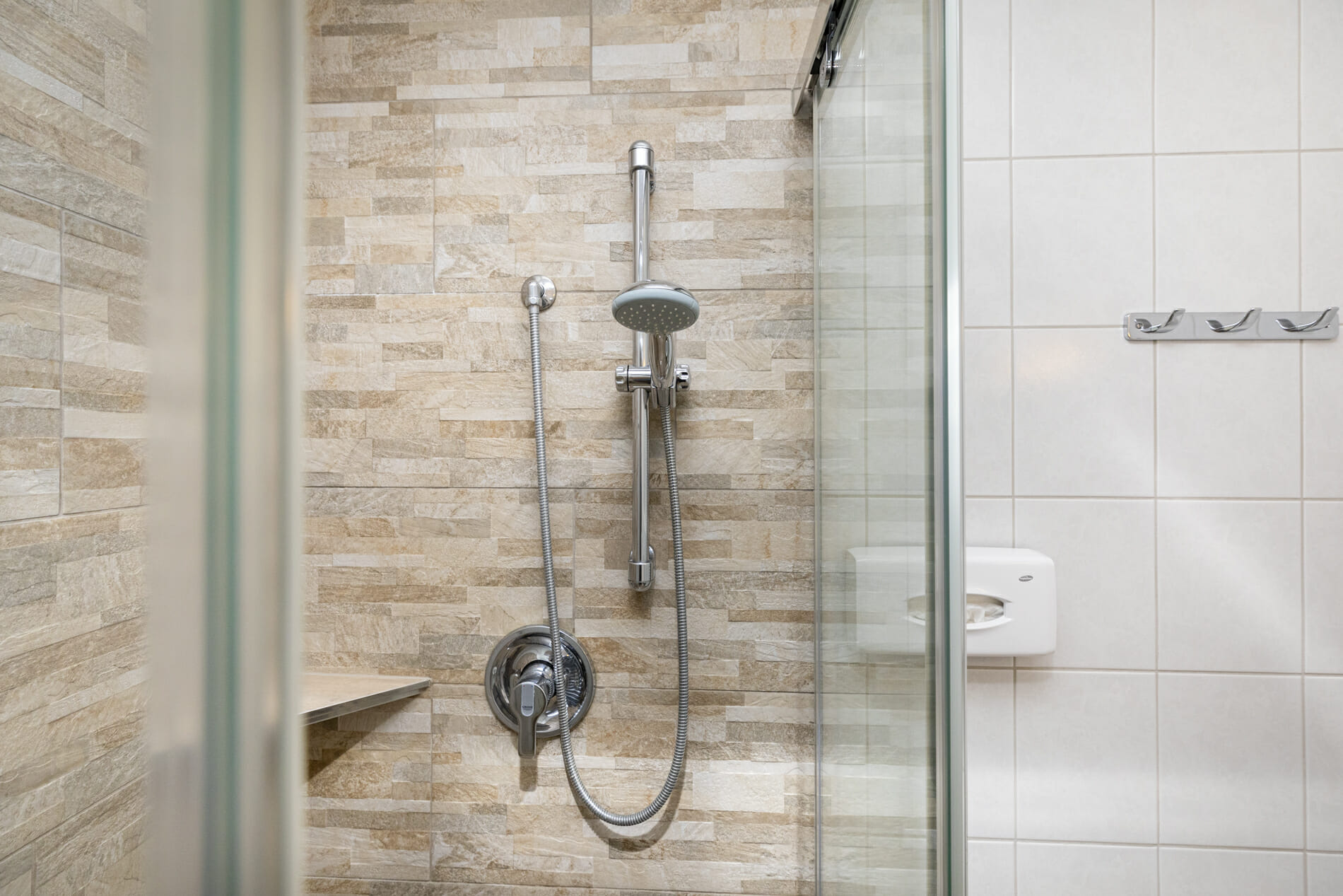 Doppelzimmer Lackenkogelblick Badezimmer