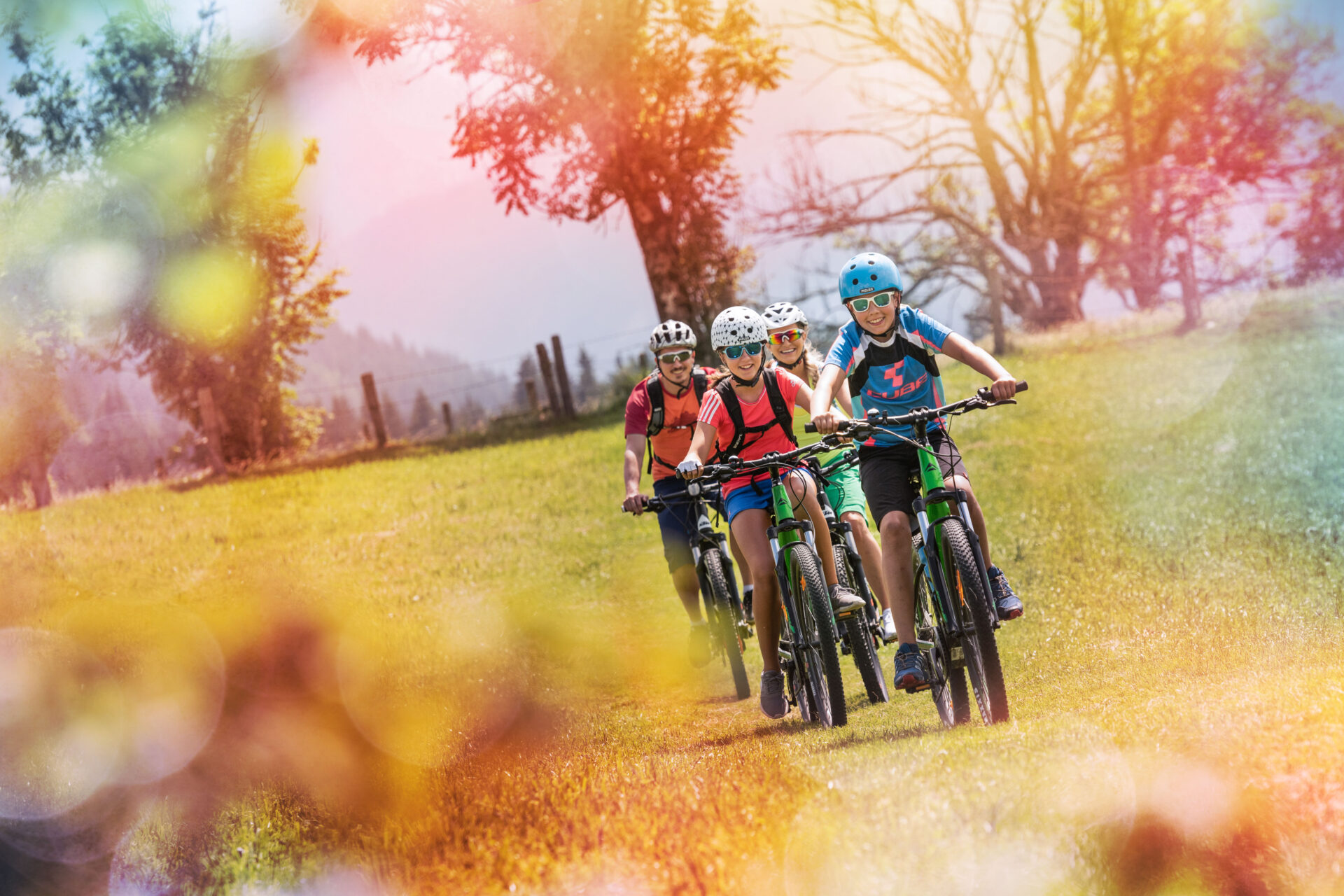 Familie beim Sommerurlaub im 4 Sterne Hotel Pongauerhof in Flachau