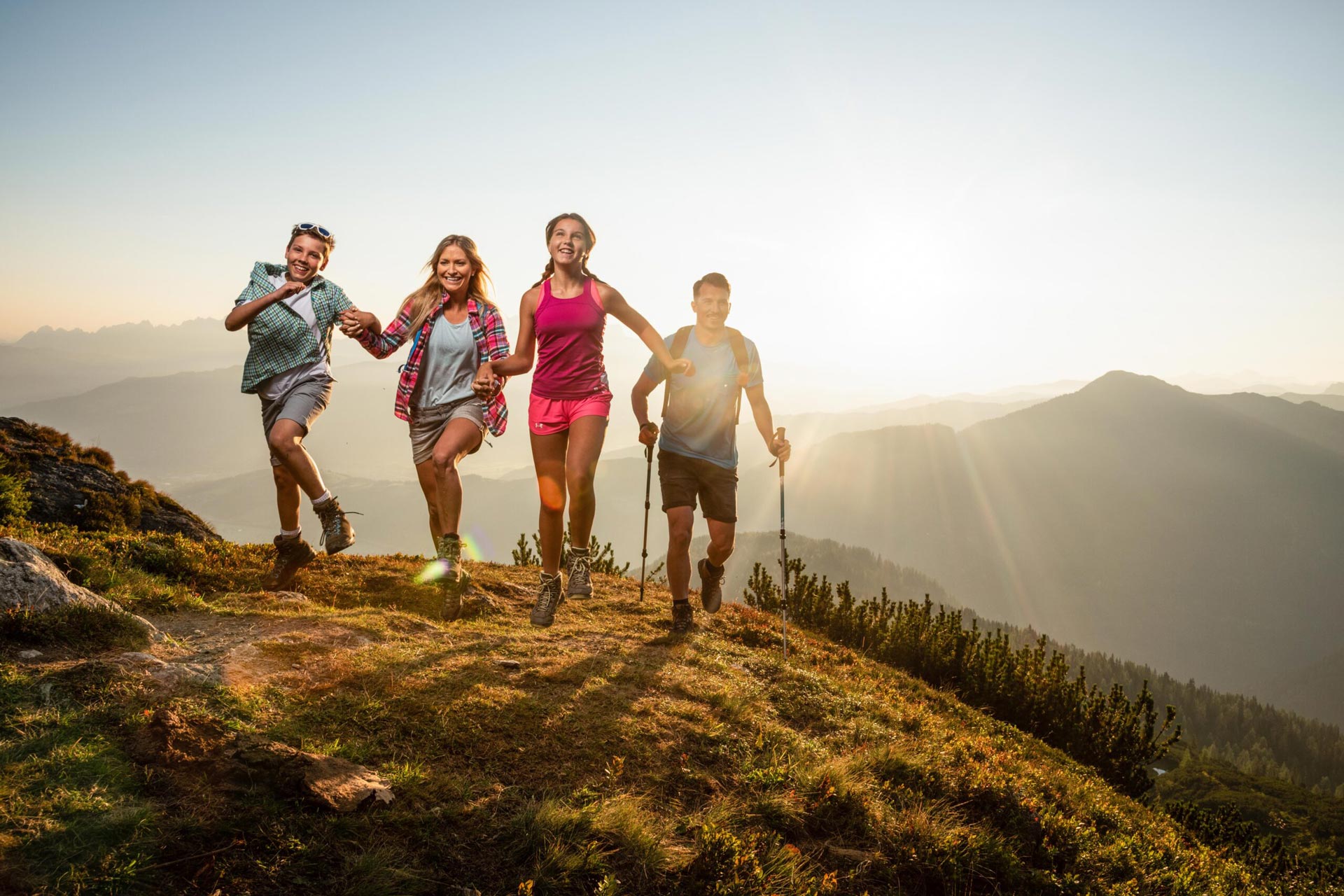 Wandern im Sommer im Hotel Pongauerhof Flachau und anschließende Erholung im Wellnessbereich